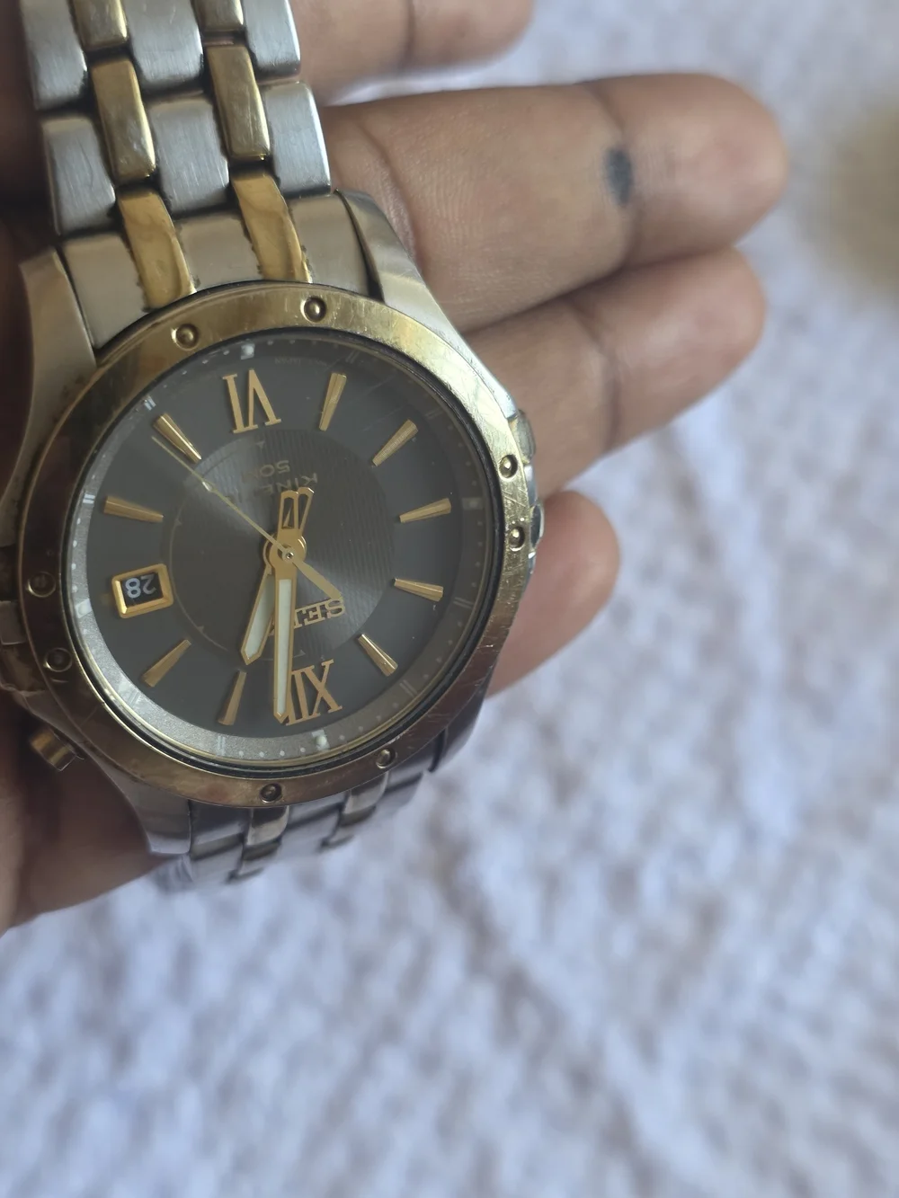 Seiko  5m62-0cx0Two-Tone Gold and Silver Men's Watch with Gray Dial